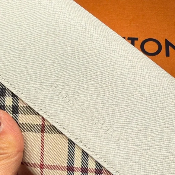 COPY - Authentic Vintage Burberry White and Tan Nova Women's Wallet